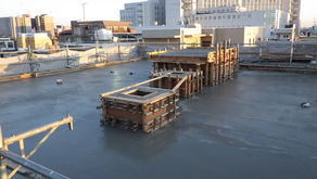 ☆☆現場だより☆☆中村区作業所は躯体コンクリートも打ちあがり、現在内部外部共に仕上げ作業を行っています。