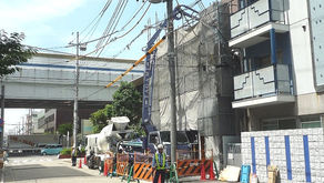 ☆☆現場便り☆☆西宮市鳴尾町作業所は、２階のｺﾝｸﾘｰﾄを打設しました。周囲の建物が大学の関連建物で通学時間帯は特に注意し作業を進めて行きます。