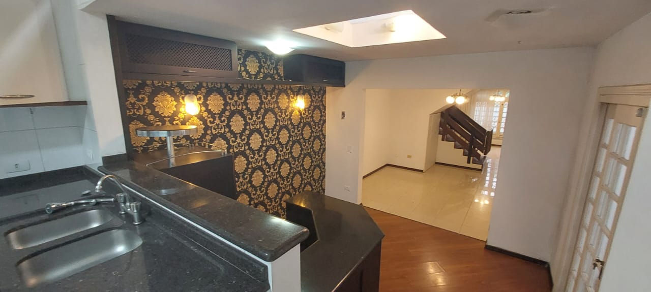 Sobrado 05 dormitórios