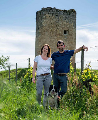 Véronique et Franck TERRAL sont les deux propriétaires du Château Moulin de Peyronin depuis 2006, ils seront heureux de vous acceuillir au sein du domaine - Château Moulin de Peyronin - Vins de Bordeaux Bio et Biodynamie