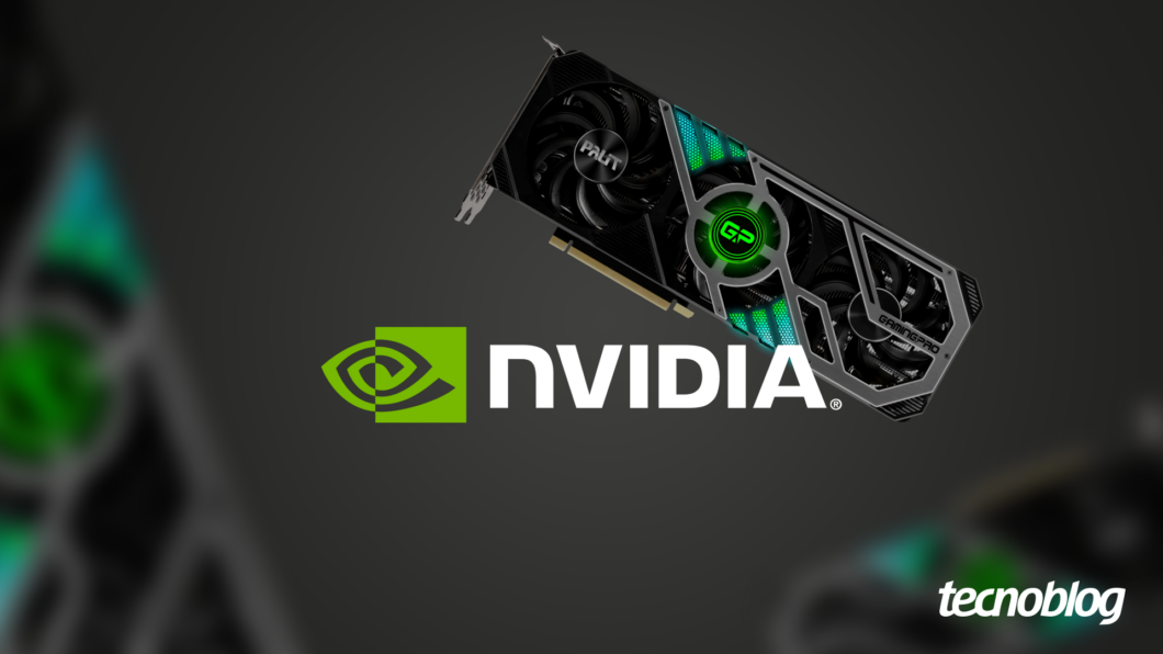 Uma placa de vídeo com detalhes em tons de verde vibrante e preto flutua diagonalmente no centro da imagem. Abaixo dela, em destaque, o logo da "NVIDIA" em verde e branco. O fundo é cinza escuro, com elementos desfocados que remetem a outras placas de vídeo. No canto inferior direito, o logo "tecnoblog".