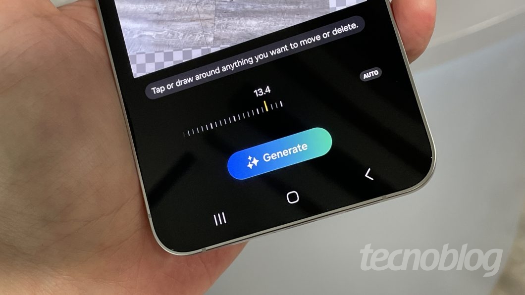 Botão colorido "Generate" é exibido na tela de um smartphone Samsung
