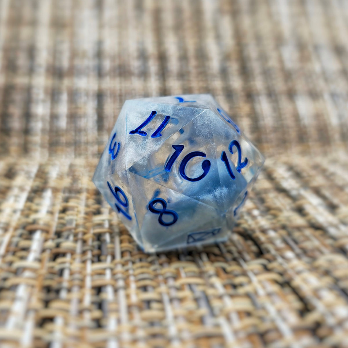 Silvery Smoke - Single D20