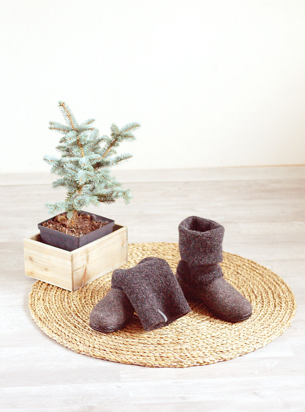 Thumbnail: Dark gray boiled wool shoes from organic wool with rubber soles (WOOLEN CLOGS)