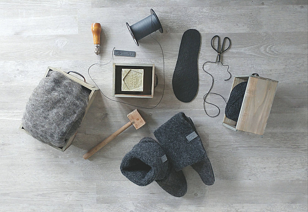 Thumbnail: Natural wool womens house shoes (WOOLEN CLOGS)