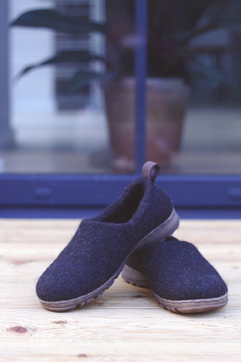 Thumbnail: Dark brown eco friendly shoes (WOOLEN CLOGS)