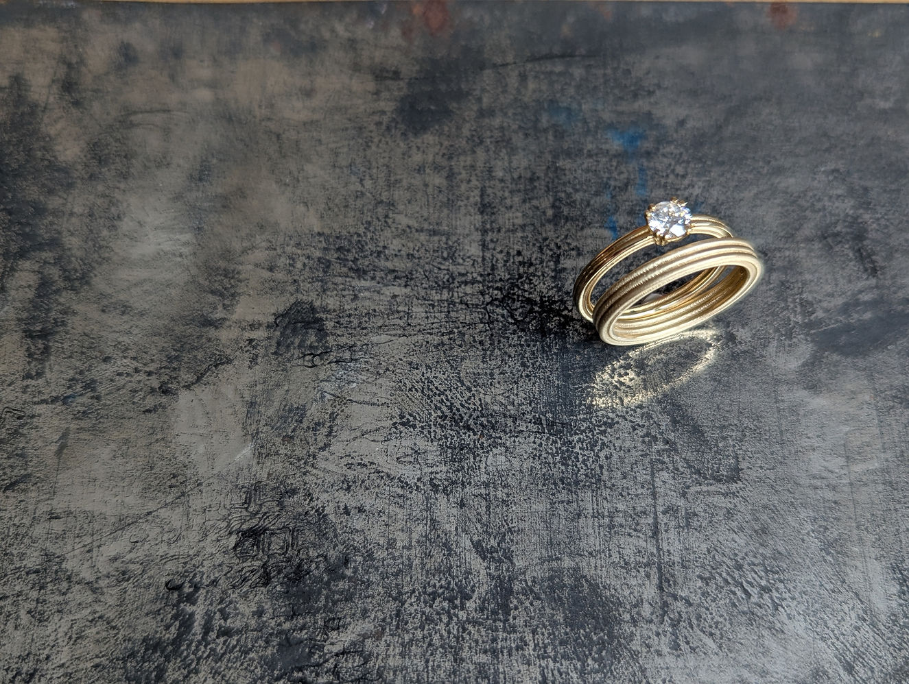 Anny Hsieh_Double Claw round solitaire 3x2 wb_9Y dia_banner2a.jpg