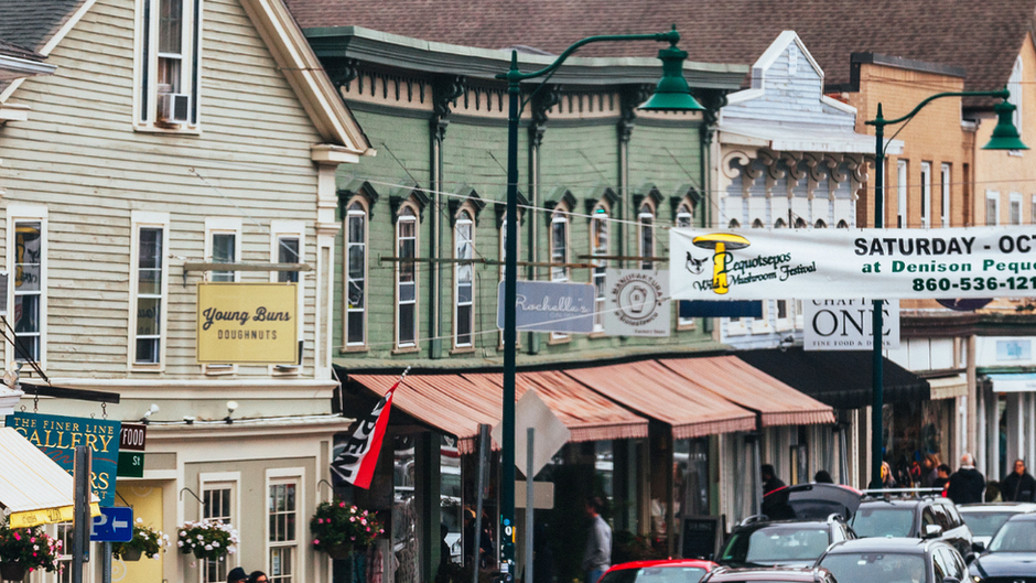 Five Connecticut Towns Perfect for a Quiet Couples’ Weekend