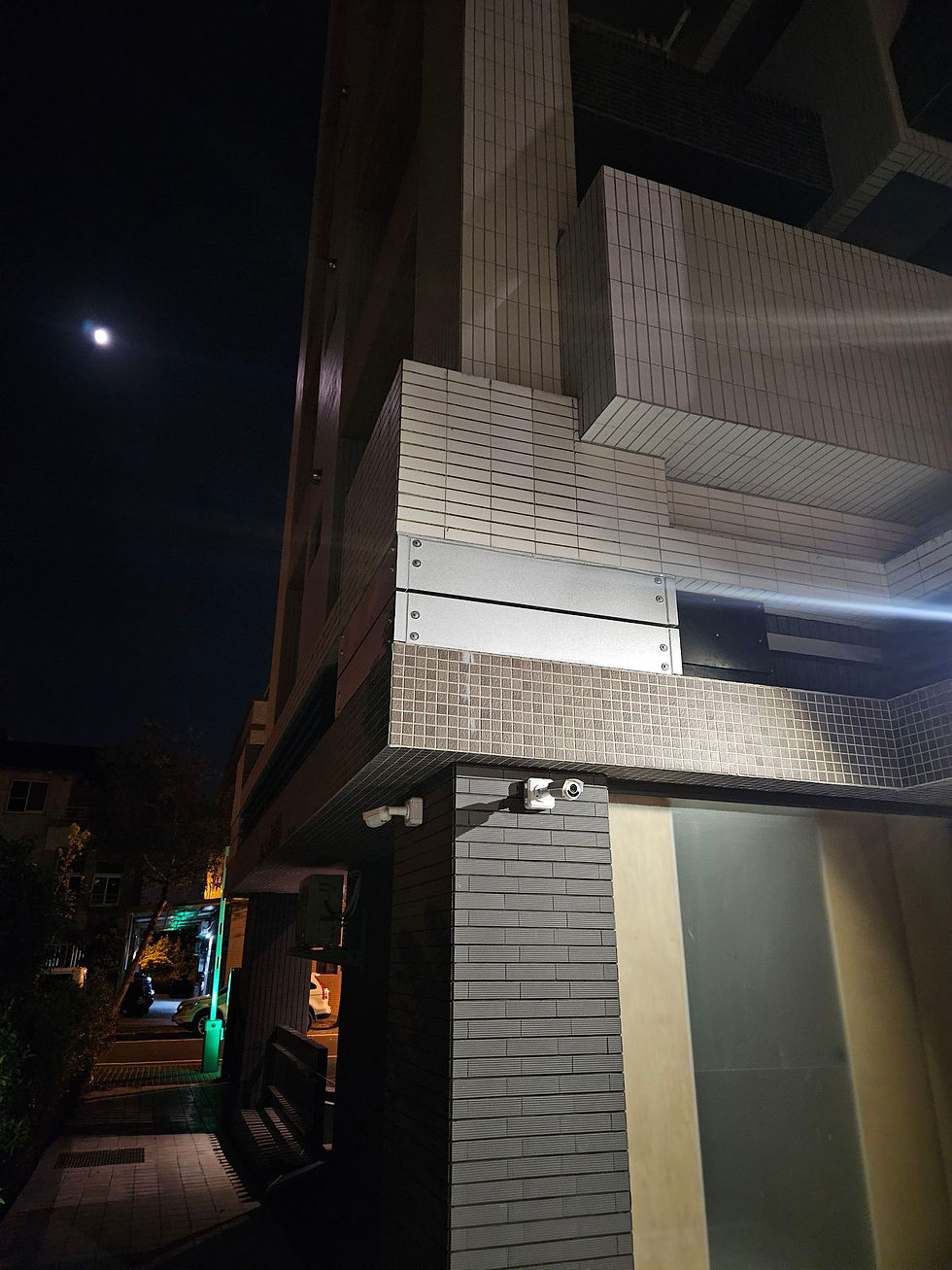 【免震】力信擎美集合住宅-免震裝置防火蓋板完工