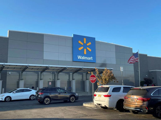 FILE PHOTO: A view shows the parking lot of a Walmart Supercenter, which uses Spark Drivers for deliveries, in Secaucus, New Jersey, U.S. U.S, October 18, 2024. REUTERS/Siddharth Cavale/File Photo © Thomson Reuters