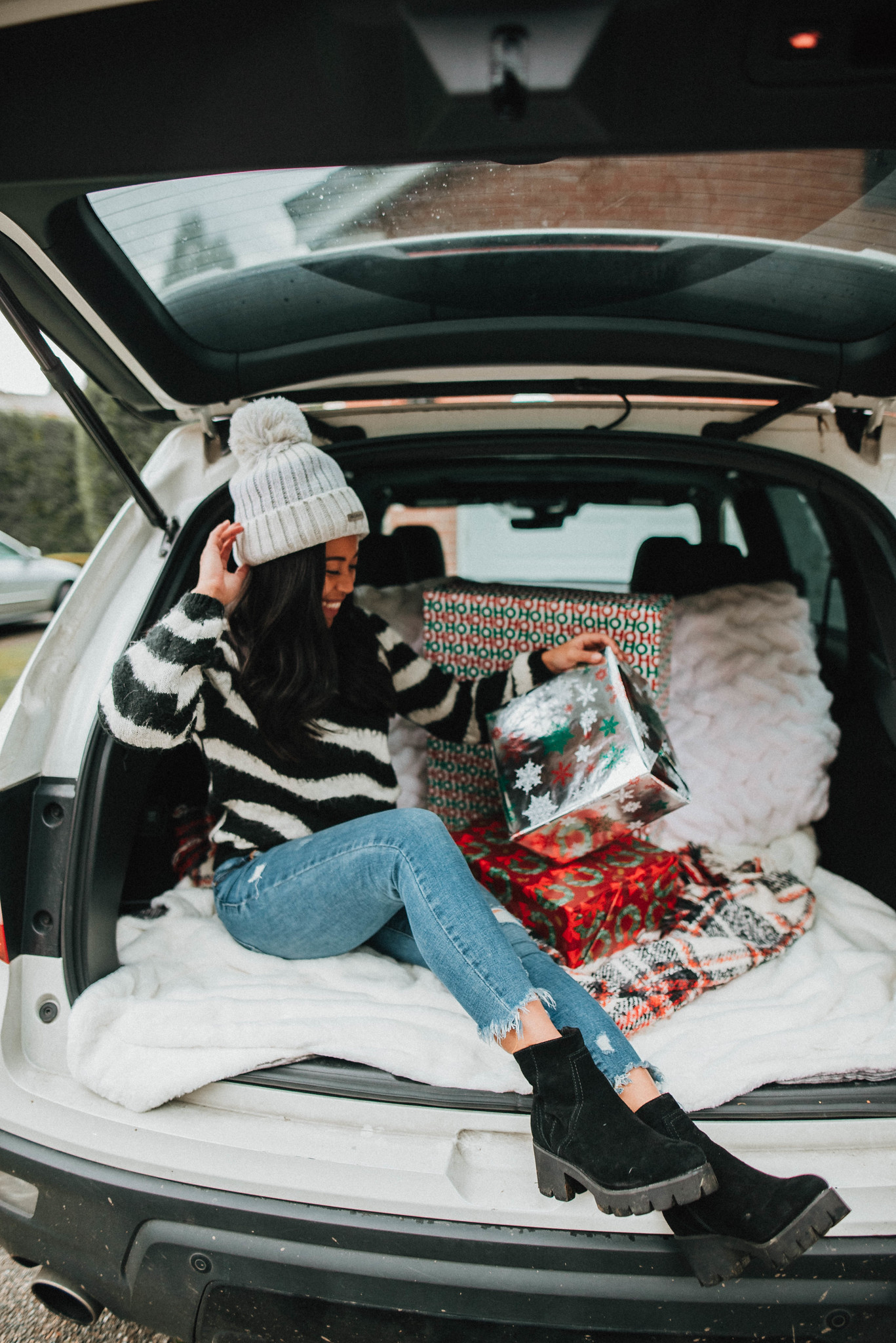 Sitting in the back of the SUV with christmas presents - winter outfits - holiday photo shoot ideas - Emma's Edition - image from www.emmasedition.com