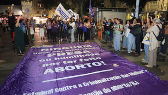 Ato no Rio denuncia projeto que retira proteção de crianças vítimas de estupro