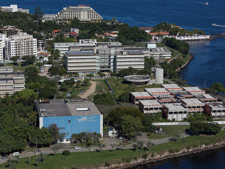 Reitor reafirma que carga horária está sob critério de direções e chefias