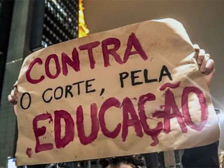 Bolsonaro corta da educação para financiar medidas eleitoreiras