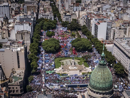 Greve Geral na Argentina lota as ruas contra ataques de Milei aos direitos trabalhistas
