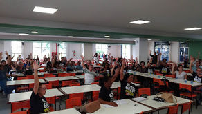Assembleia aprova continuação da greve