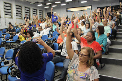Assembleia mantém greve e reforça negativa à proposta do governo