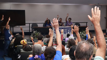 Assembleia aprova continuidade da greve e informa sobre a mobilização nacional da  categoria