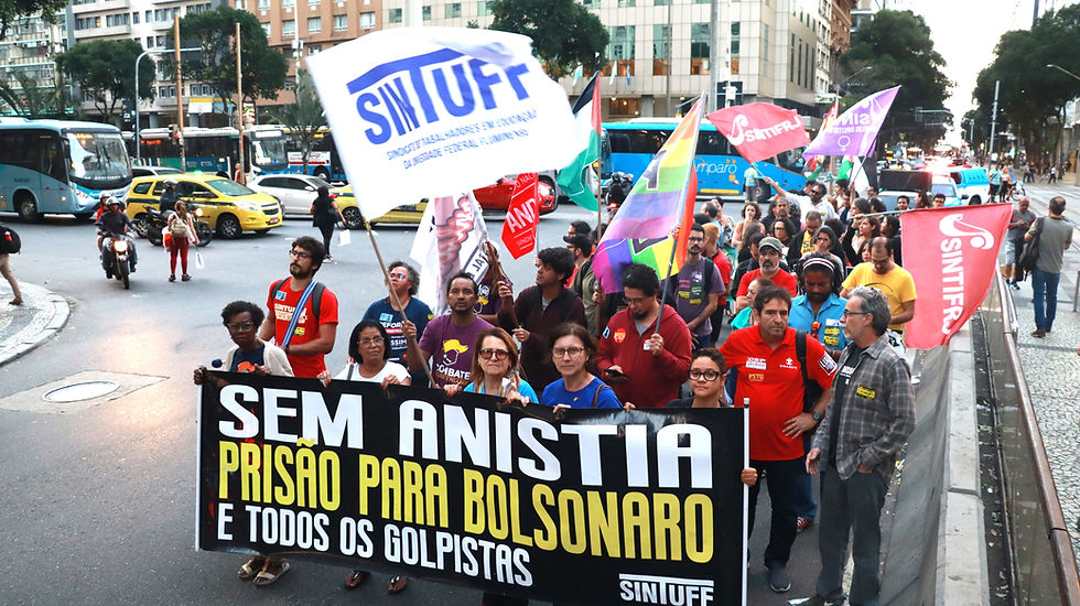 Manifestantes caminham pela Avenida Rio Branco (Fotos: Jesiel Araujo)