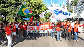 SINTUFF participa de passeata no Aterro ao lado dos bombeiros