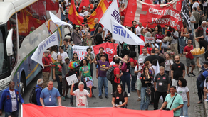 A UFF parou e foi às ruas por reajuste e valorização das carreiras