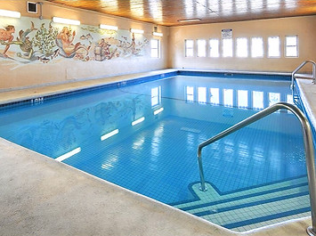 Ramada Campbell River Pool 1_edited.jpg