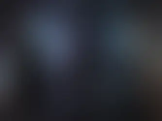 Montagem sombria dividida ao meio com um homem e uma mulher