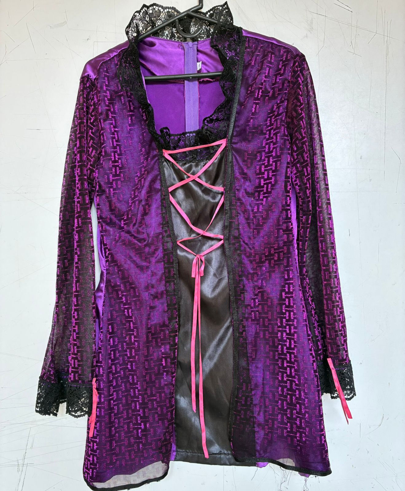 Bata bruja morada