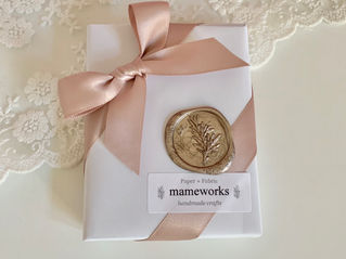 Gift wrapping for mini photo frame.
