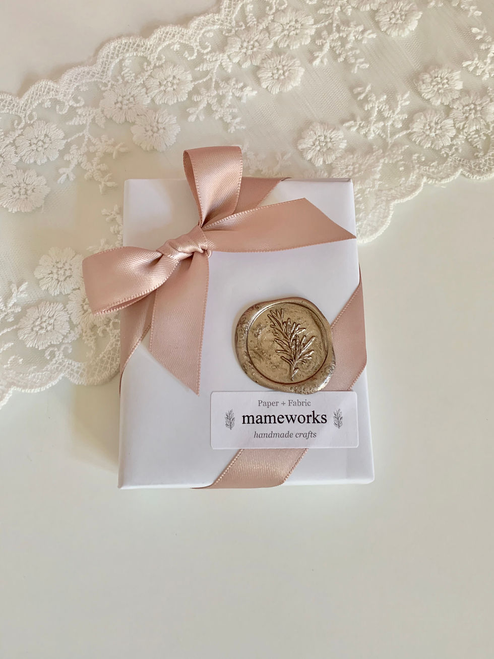 Gift wrapping for mini photo frame.