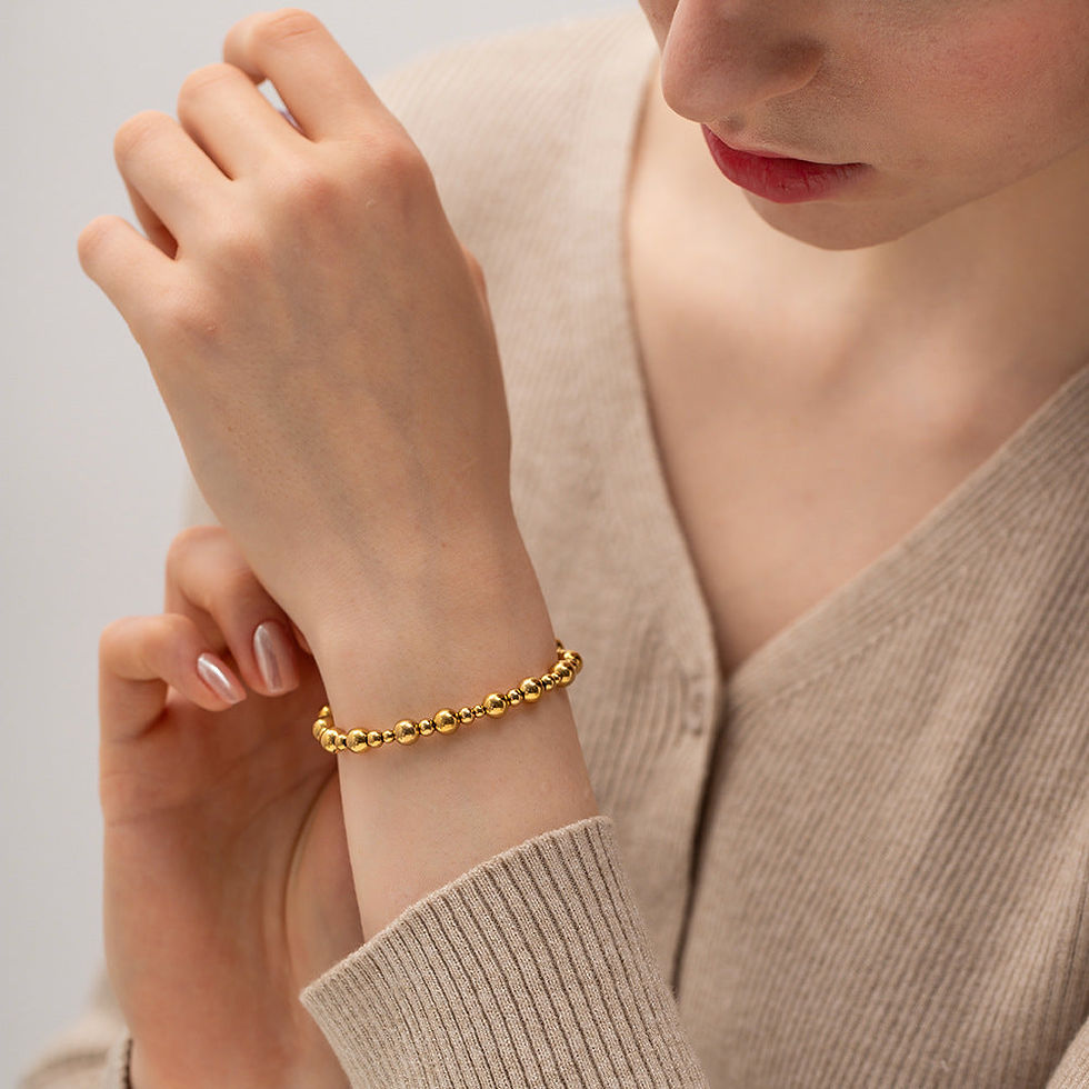 Zelia Instagram Geometric Circle Pull Bracelet Plated Gold — view 1