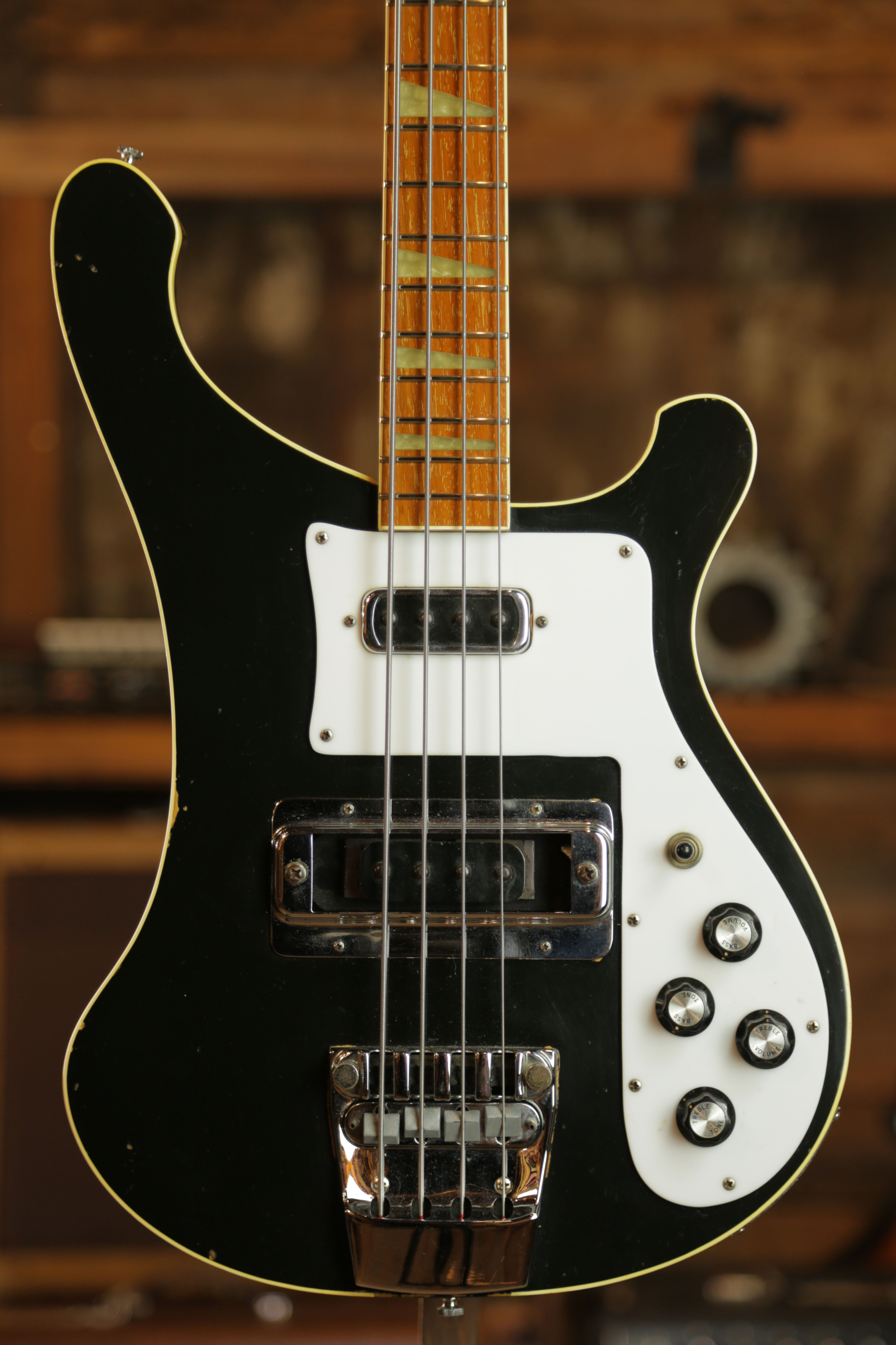 Rickenbacker 4001 • 1977 • Jetglo • Period Hardshell Case