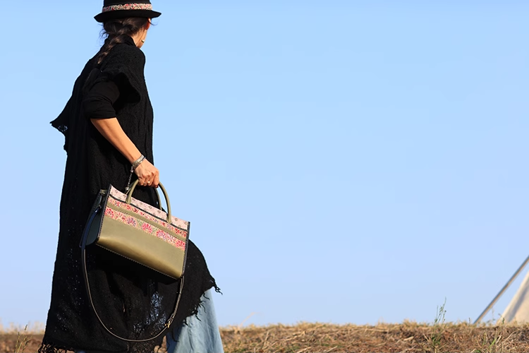 Thumbnail: Leisure Stitch Handcraft Ladies First Layer Cowhide Embroidery Hand Bag