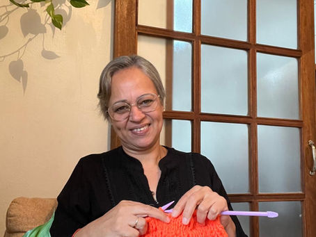 Quando a coragem encontra as agulhas: a história da artesã Adriana Moroni.