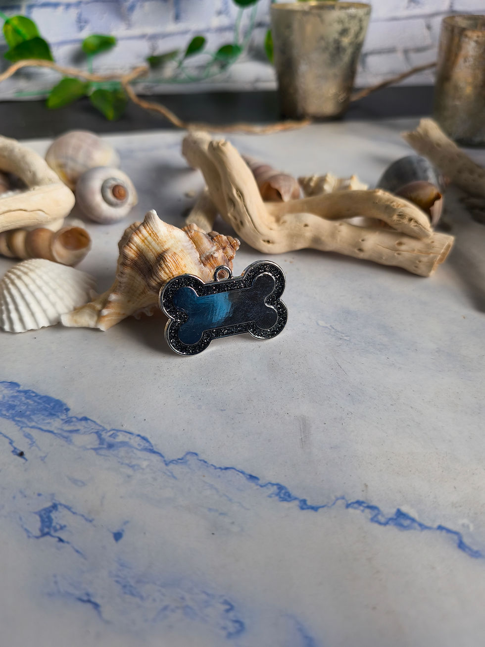 Miniaturbild: Hundemarke Glitzer Knochen – personalisiert mit Gravur