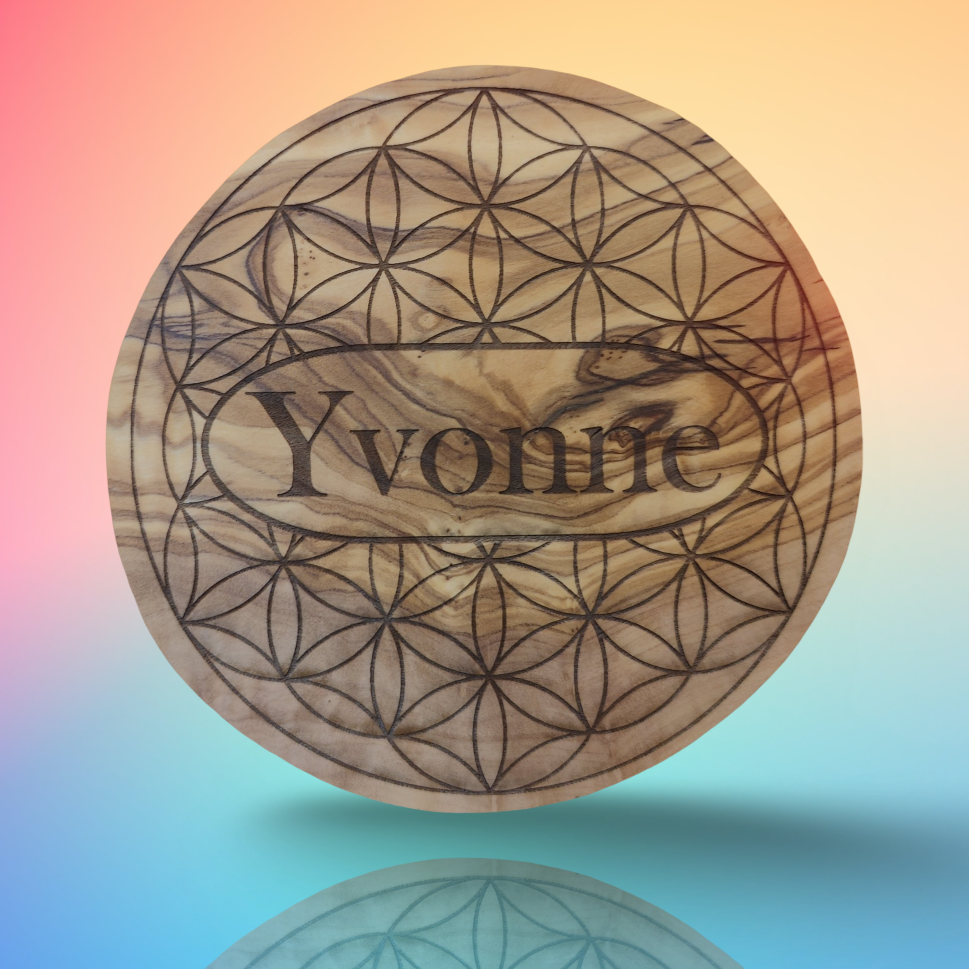 Olivenholz Untersetzer mit Gravur – personalisiert mit Name – Blume des Lebens