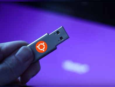 Captura de pantalla o ilustración del tutorial para crear un USB booteable con Rufus. Se muestra la interfaz del programa, un dispositivo USB conectado y el proceso para seleccionar una imagen ISO de sistema operativo, con explicaciones paso a paso para instalar Windows, Linux u otros sistemas desde una memoria USB.