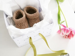 DIY Cadeau doosje voor gehaakte baby slofjes