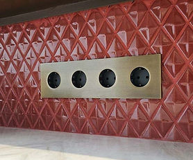 iLuxus Dekoratif Dörtlü Topraklı Priz - Pirinç  Eskitme