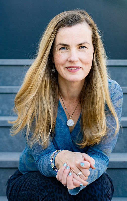 Amy Henderson Headshot.jpg