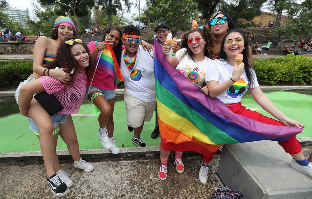 jovenes_celebrando_pride_en_puerto_rico