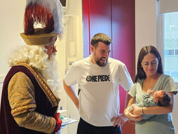 L'Ambaixador Reial visita el primer nadó català del 2026