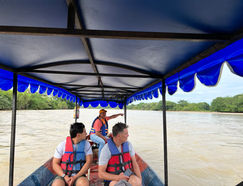 Paseo en canoa por el río Magdalena