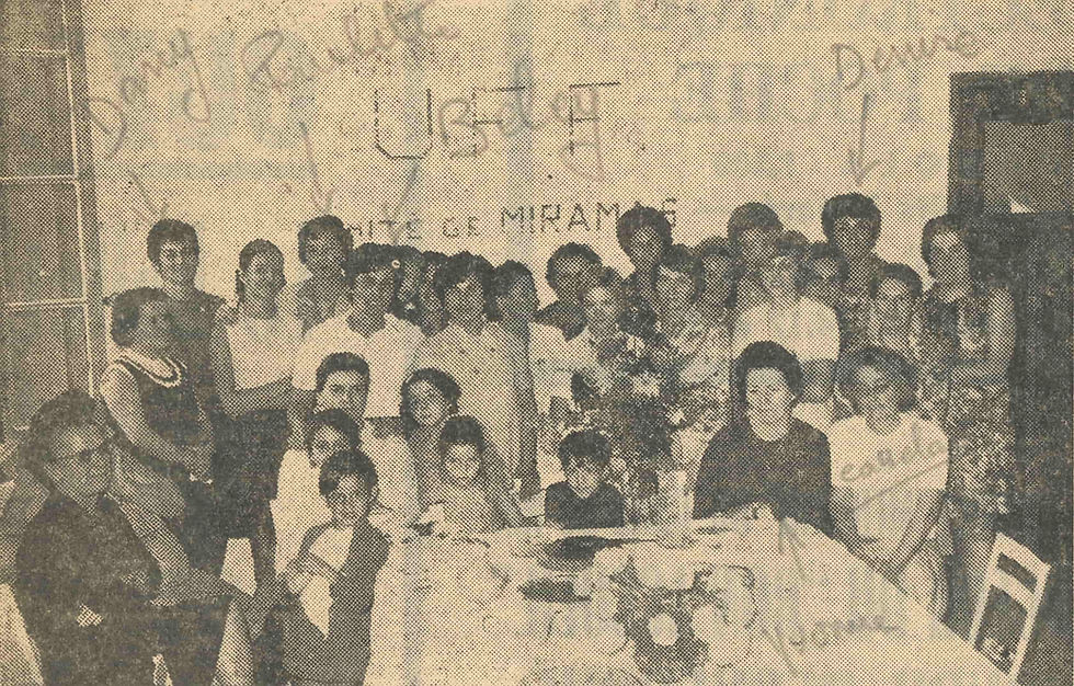 L'UFF de Miramas recevant deux adhérentes du Val-de-Marne en octobre 1969. Odette Beley est indiquée à gauche par une flèche. [Archives Argiolas]