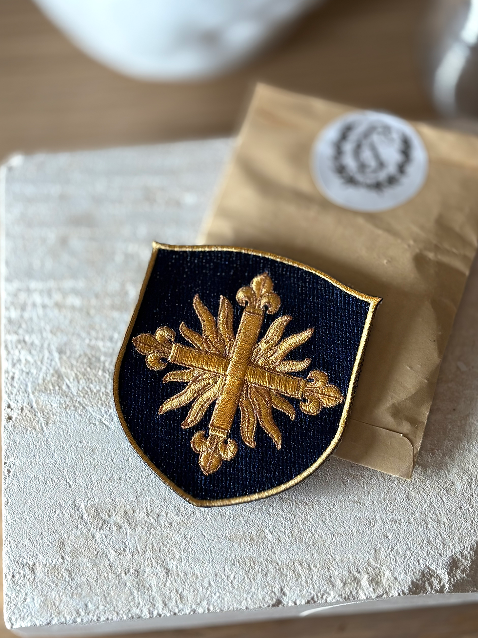 Miniature : ÉCUSSON BRODÉ DES MOUSQUETAIRES DU ROI