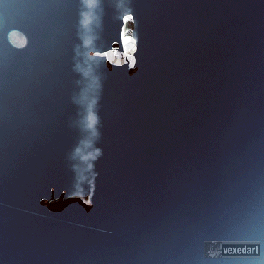 Sara Curtis captures skydive artist painting in freefall