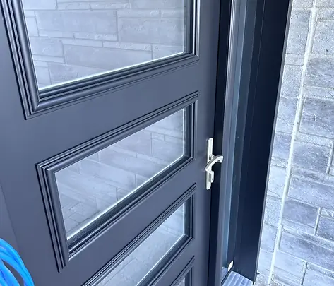 close up peinture de porte d'entrée extérieure en acier