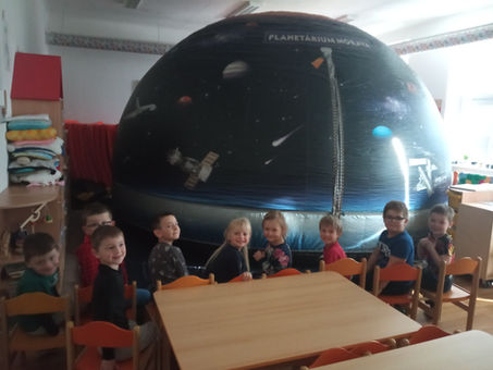 Vesmír a mobilní planetárium v MŠ