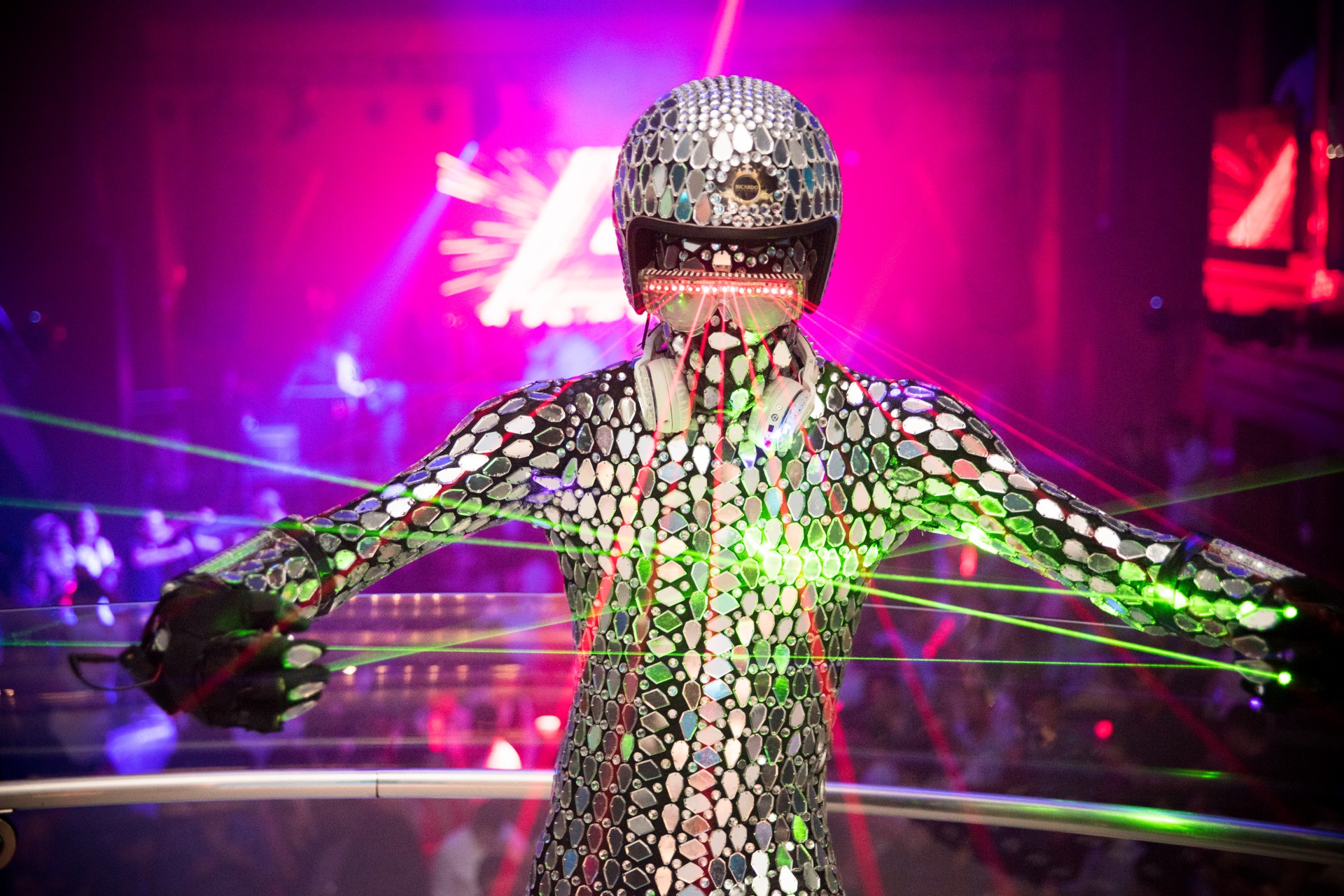 Кпоп концерт. Метод модель кано. Кпоп концерт. Exciting performance. Акробат даун.