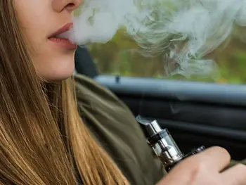 teen vaping in car